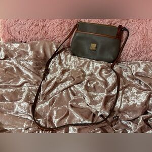 Woman’s dooney and bourke bag